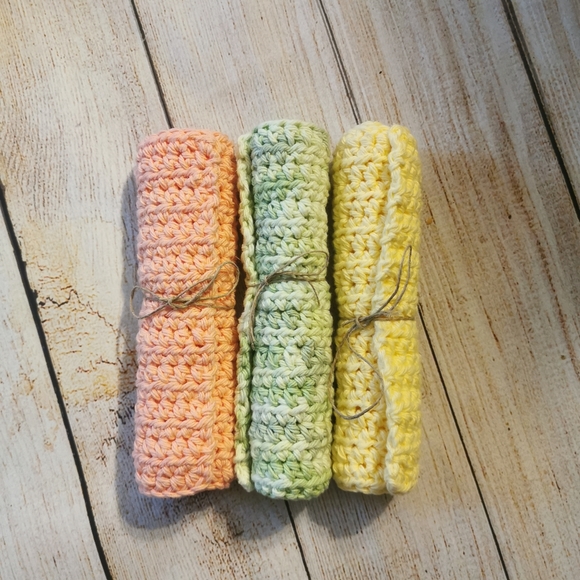 🌺4/$20 Set of 3 hand made cloths